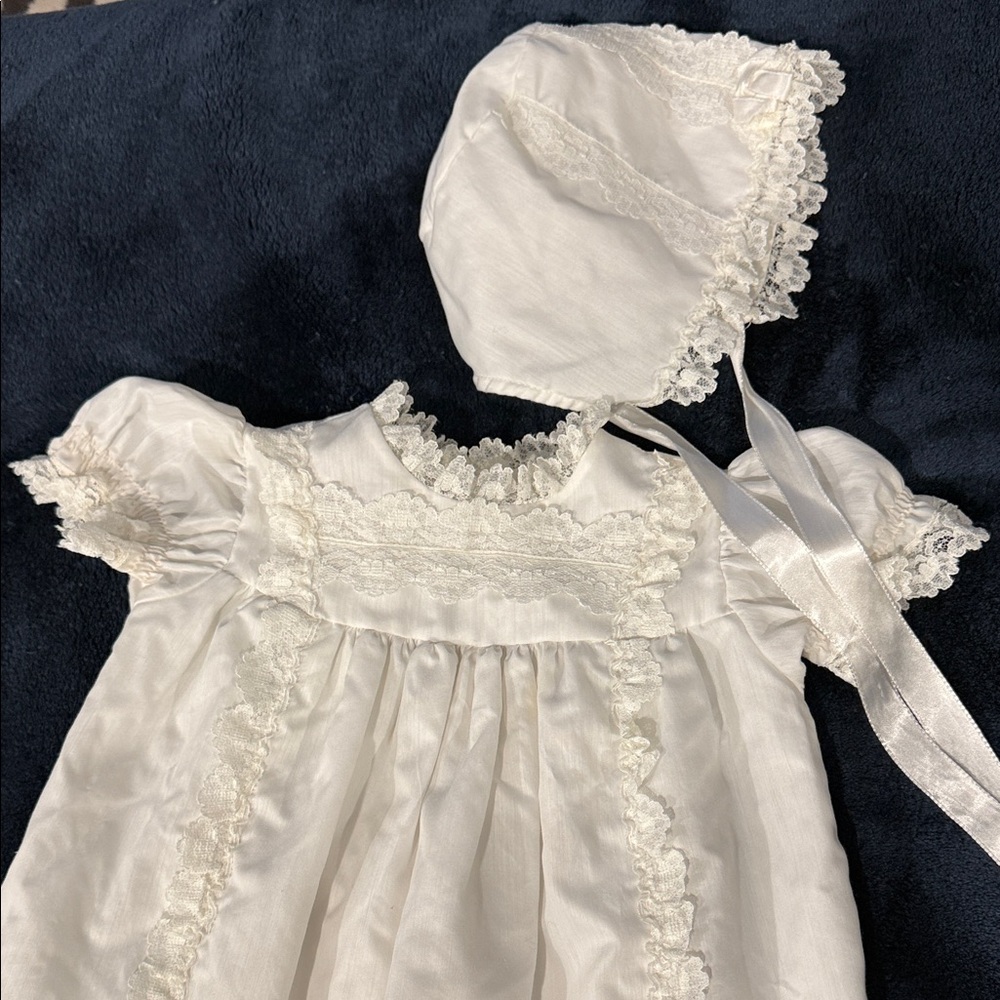 Vintage Elegant White Lace Kids Dress with Bonnet - Picture 3 of 10